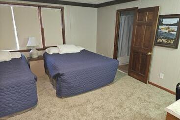 Lewiston Hotel Bar & Grill