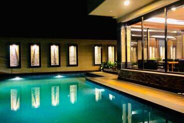 هتل آپارتمان Merlot Suites