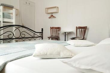 پانسیون Hostel By Guest House Izola