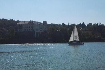 פנסיון Tvrz Holešice Orlická Přehrada, Penzion