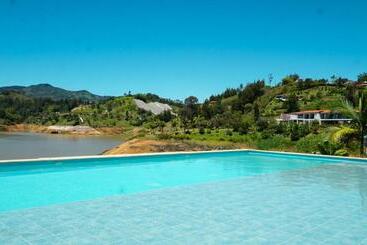 פנסיון Viajero Guatapé Hostel & Lake Club