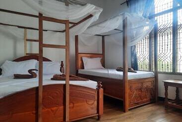 تختخواب و صبحانه Kajificheni House