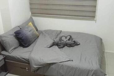 アパートホテル Casamontero@urbandecatowers Edsa