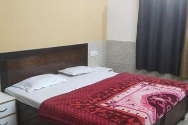 בית מלון כפרי Goroomgo Kunj Residency Mathura Near Bus Stand Parking Facility & Restrurant