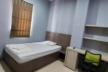 בית מלון כפרי Oyo 93808 Lincoln Dormitory