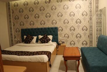 فندق Rajwada Resort &