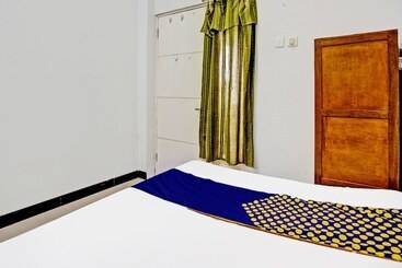 ホテル Spot On 93943 Sakinah Homestay Bromo Syariah