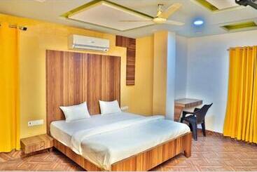 호텔 Tak International