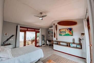 פנסיון Lagoa Mar Suítes