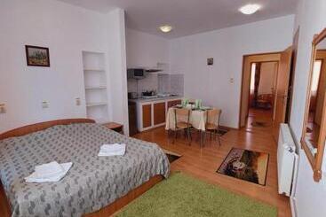 Pensiunea Rock And Red