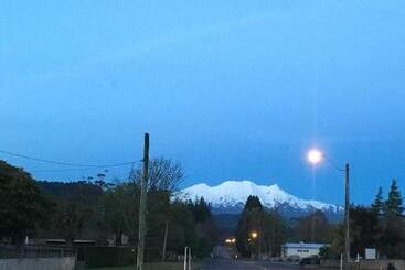 צימר Frankie & Hugh's