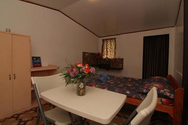 تختخواب و صبحانه Mahogany Upland Resort