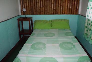 تختخواب و صبحانه Mahogany Upland Resort