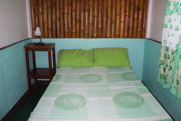 تختخواب و صبحانه Mahogany Upland Resort