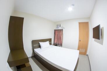 בית מלון כפרי Emerald Suites Cdo