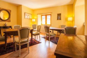 هتل Hôtel Les Vieux Toits