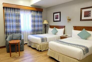 Paragon Hotel And Suites