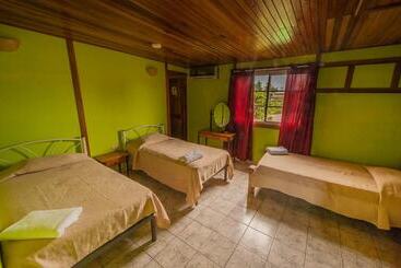 فندق Posada Los Delfines