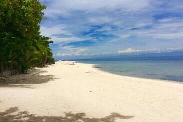 استراحتگاه Ravenala Beach Bungalows