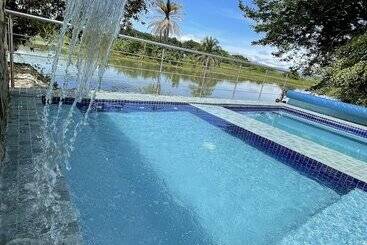 هتل Lake House Resort