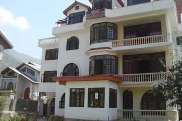 ホテル Silverine Srinagar