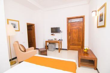 פנסיון Adaviya Resort