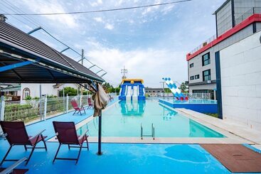 פנסיון El House