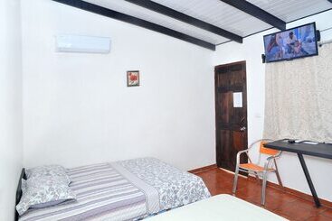 민박 Downtown By The Sea Inn