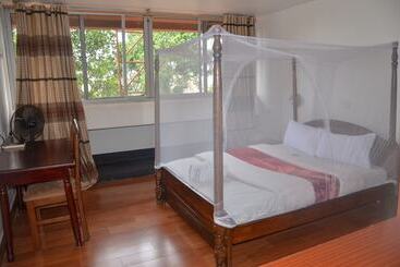 Entebbe Flight Motel