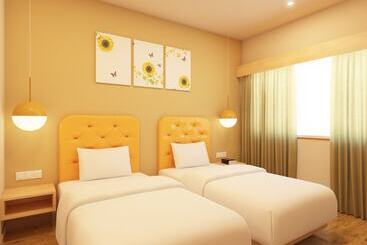 Bloom Hotel   Karol Bagh