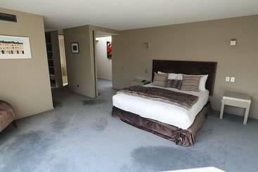 فندق Lakeshore Springs Apartments