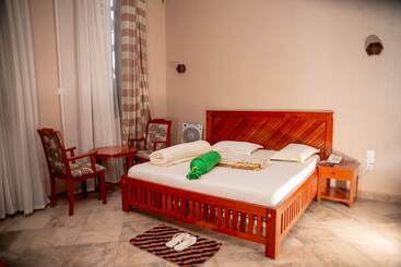 בית מלון כפרי Lush Garden