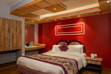 فندق Mount Conifer Suites & Spa