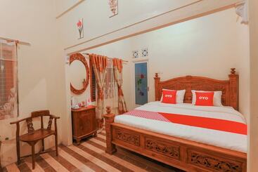 Отель Ndalem Jogja Cupuwatu Syariah By Oyo Rooms