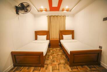 هتل Roomph Premium Al Noor Airport Road