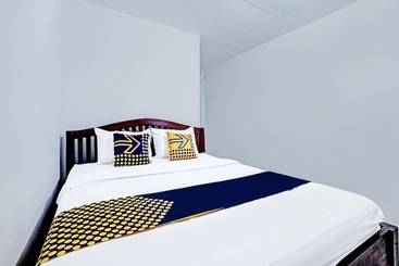 Отель Spot On Joglo Doyong Homestay Syariah