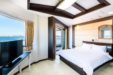 Jeju Padosoriminbak Pension