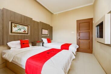 פנסיון Reddoorz Resort Premium @ Sangkan Hurip Kuningan