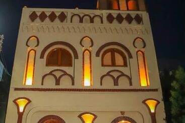 پانسیون Shahhat House