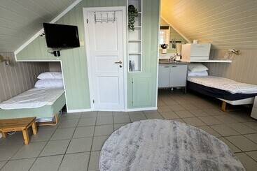 リゾートホテル Midnattsol Rom Og Hytter