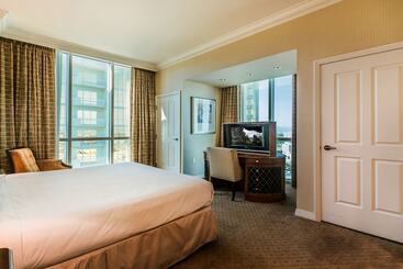 מלון דירות Signature Condos