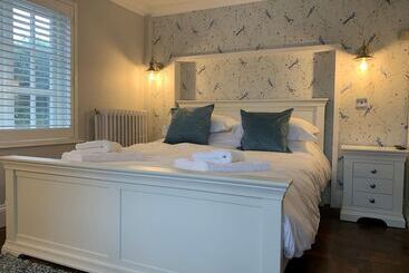 ホテル Ferrymans Cottage