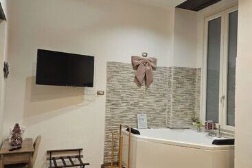 تختخواب و صبحانه Petramare Charming House