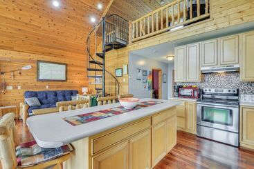 קוטג'' Lakefront Views & Private Yard: Three Mile Bay Gem