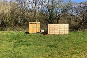 بيت ريفى Elm   Bell Tent, Anglesey, North Wales