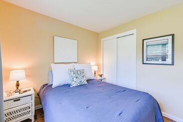 קוטג'' Hamptons Retreat W/ Private Dock, Kayak & Canoe!