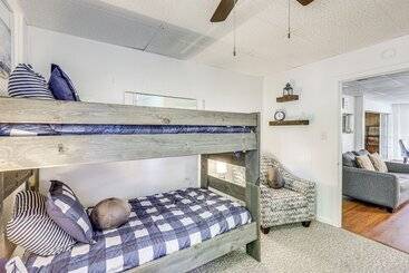 بيت ريفى Lakeside Hot Springs Retreat W/ Pool Table!