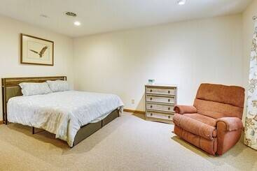별장 Peaceful Coshocton Home W/ Grills & Spacious Yard