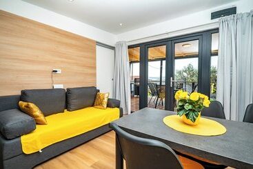 اقامتگاه House Red Earth   Kastel Stafilic