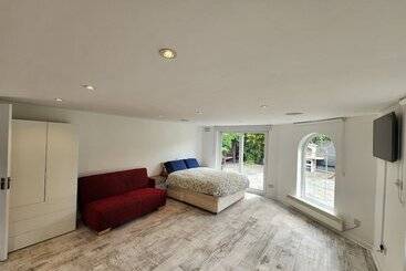 住所 London Family Home Amazing Garden